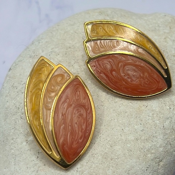 Vintage Pastel Enamel Earrings. - Picture 4 of 5